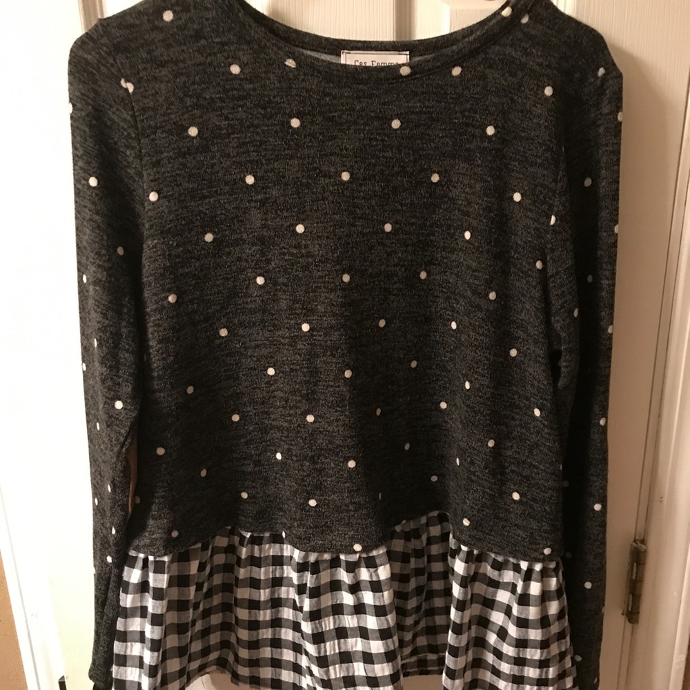 Gray/black and white long sleeve boutique top